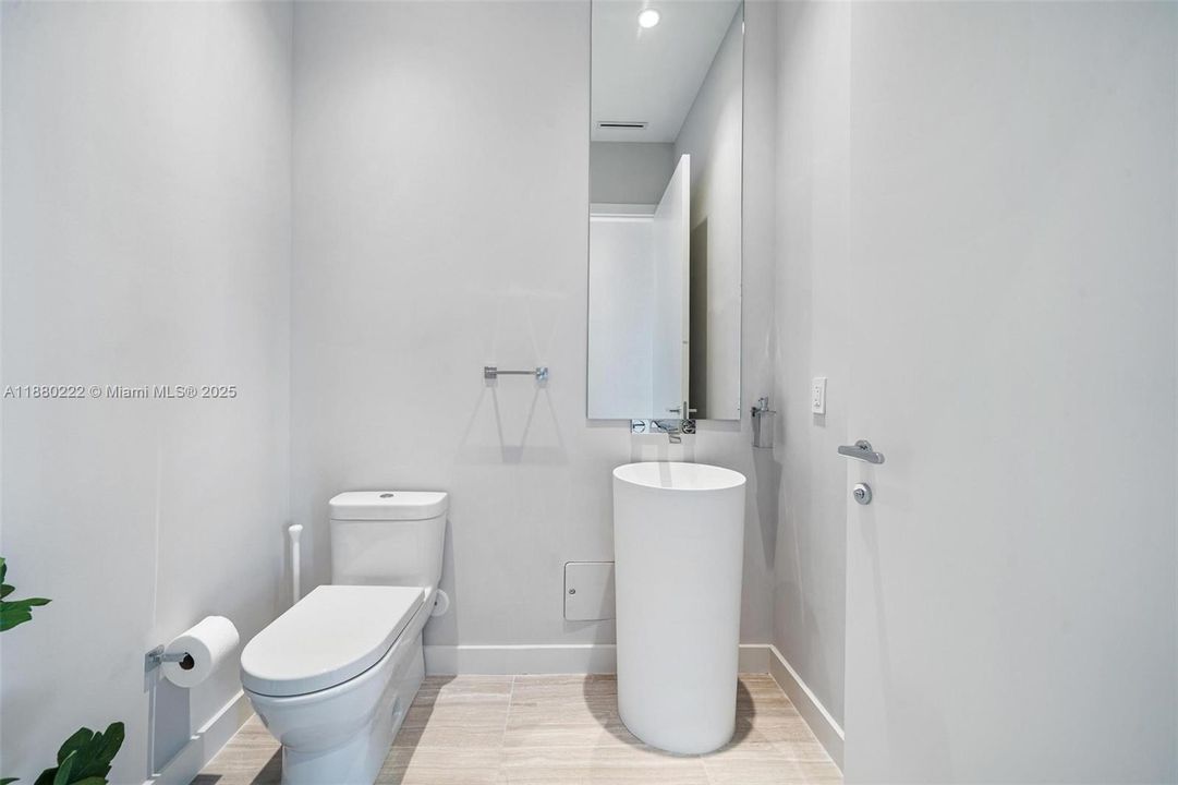 待售: $2,999,000 (2 贝兹, 2 浴室, 2085 平方英尺)