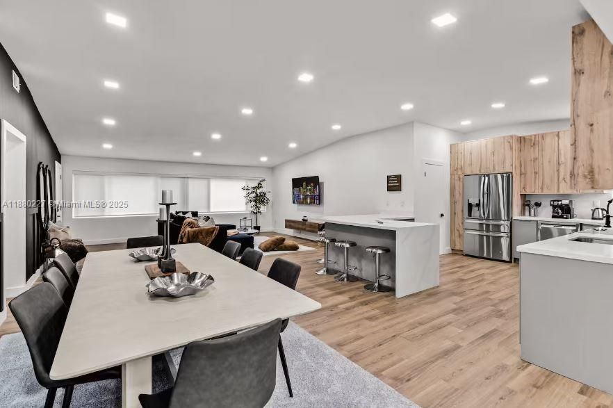 En Venta: $1,250,000 (3 camas, 2 baños, 1529 Pies cuadrados)