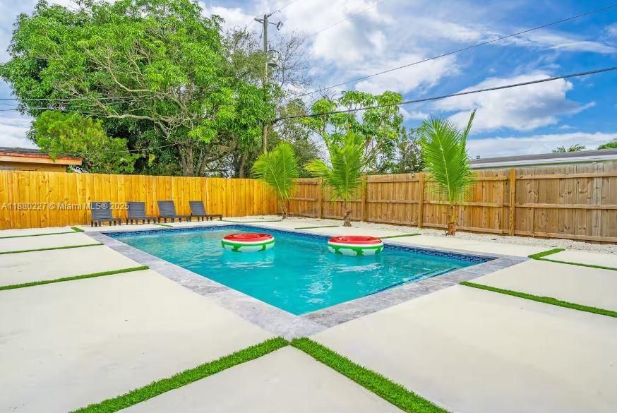 En Venta: $1,250,000 (3 camas, 2 baños, 1529 Pies cuadrados)