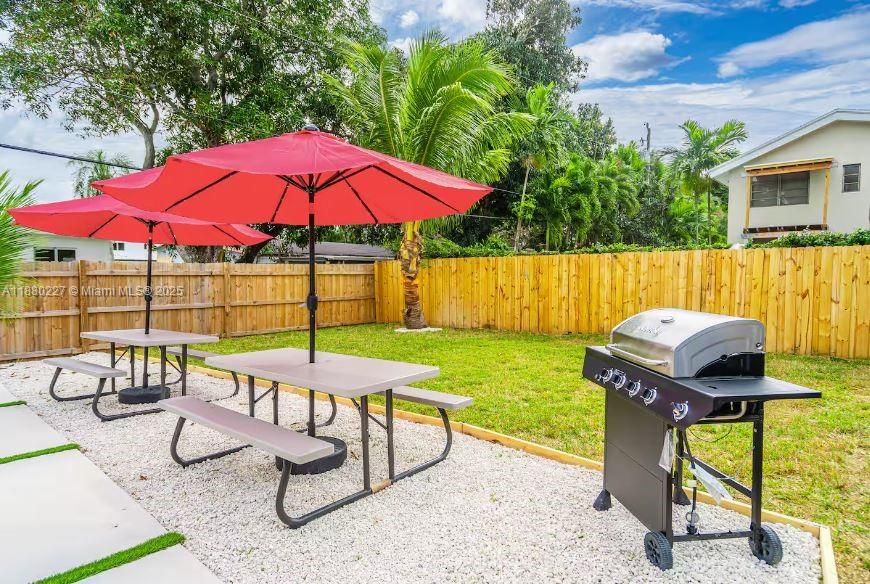 En Venta: $1,250,000 (3 camas, 2 baños, 1529 Pies cuadrados)