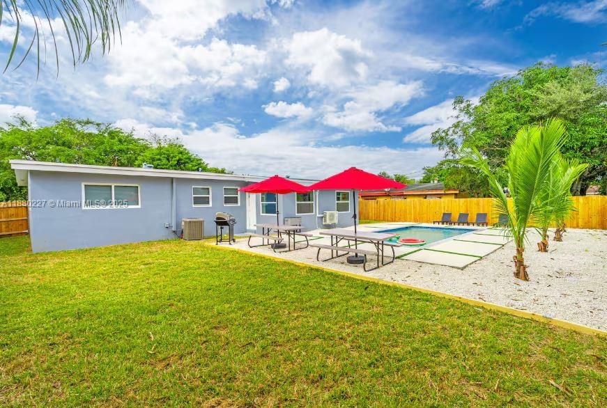 En Venta: $1,250,000 (3 camas, 2 baños, 1529 Pies cuadrados)