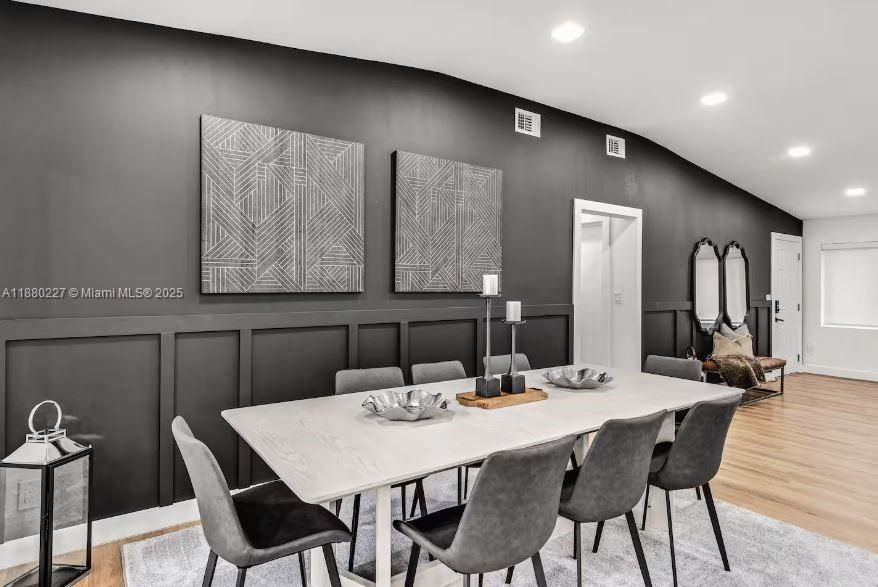 En Venta: $1,250,000 (3 camas, 2 baños, 1529 Pies cuadrados)