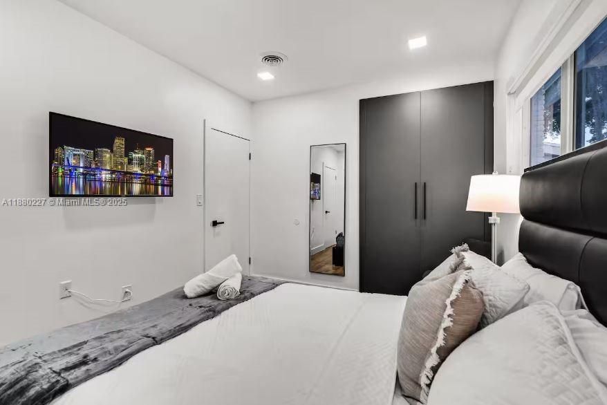 En Venta: $1,250,000 (3 camas, 2 baños, 1529 Pies cuadrados)