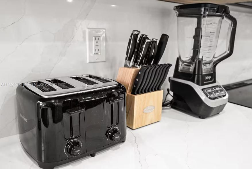 En Venta: $1,250,000 (3 camas, 2 baños, 1529 Pies cuadrados)