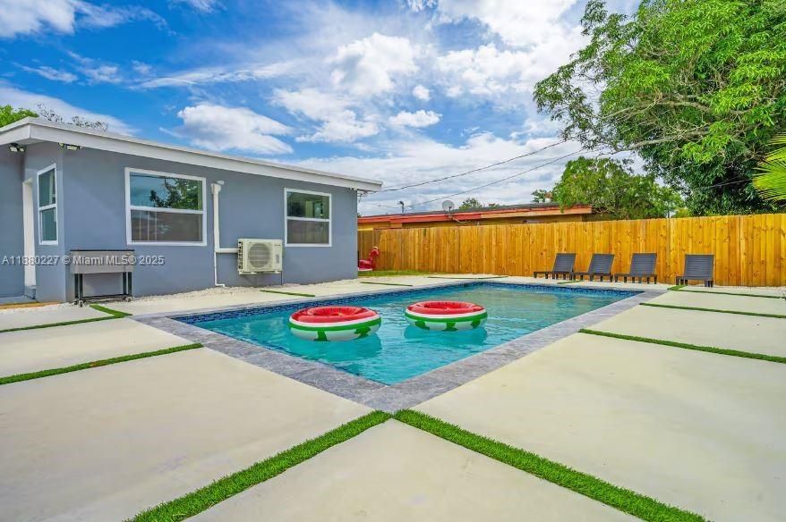 En Venta: $1,250,000 (3 camas, 2 baños, 1529 Pies cuadrados)