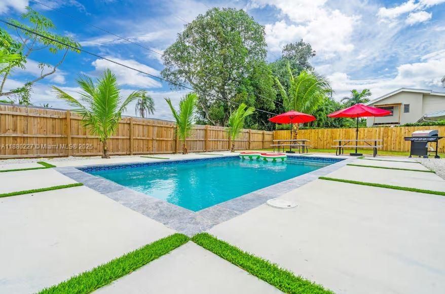 En Venta: $1,250,000 (3 camas, 2 baños, 1529 Pies cuadrados)