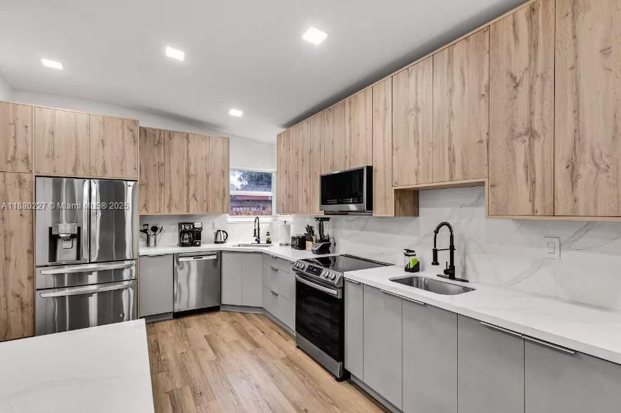 En Venta: $1,250,000 (3 camas, 2 baños, 1529 Pies cuadrados)