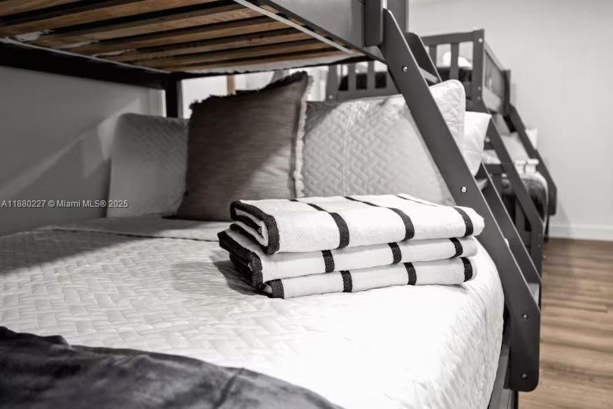 En Venta: $1,250,000 (3 camas, 2 baños, 1529 Pies cuadrados)