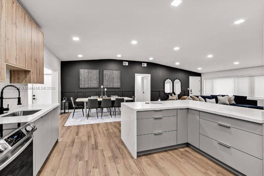 En Venta: $1,250,000 (3 camas, 2 baños, 1529 Pies cuadrados)