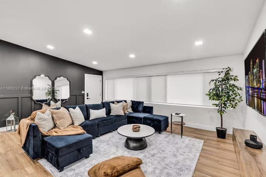 En Venta: $1,250,000 (3 camas, 2 baños, 1529 Pies cuadrados)