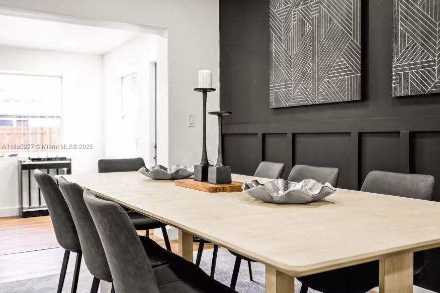 En Venta: $1,250,000 (3 camas, 2 baños, 1529 Pies cuadrados)