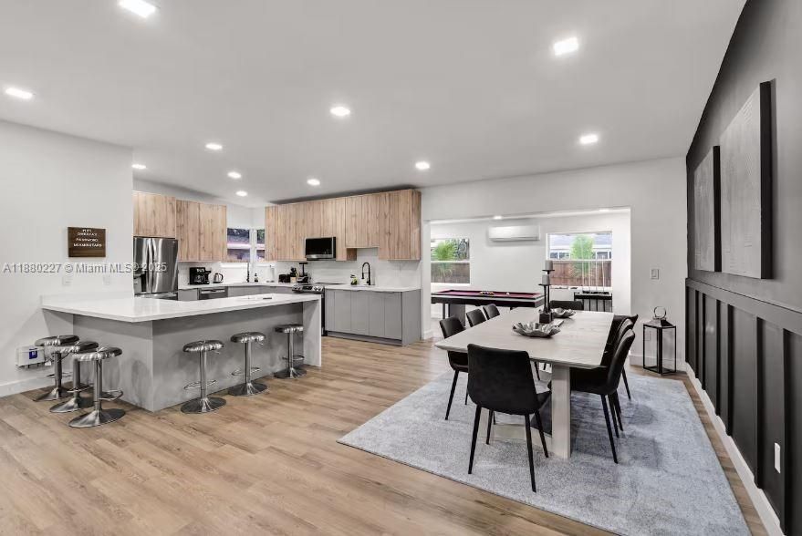 En Venta: $1,250,000 (3 camas, 2 baños, 1529 Pies cuadrados)