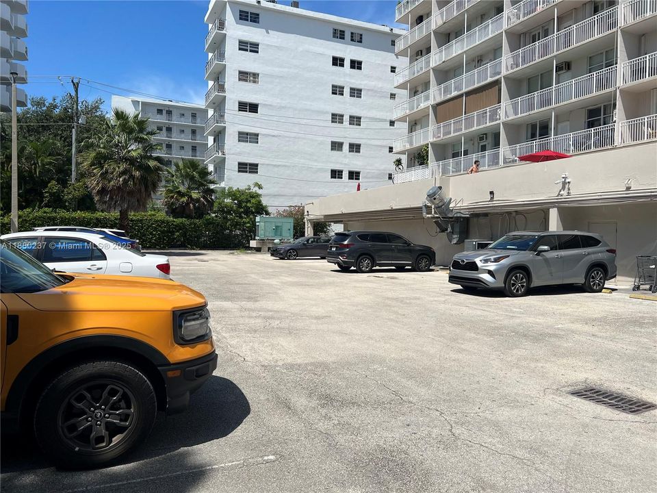 待售: $280,900 (1 贝兹, 1 浴室, 730 平方英尺)