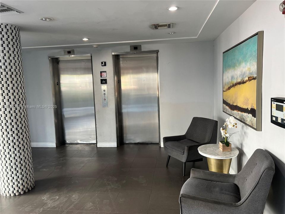 待售: $280,900 (1 贝兹, 1 浴室, 730 平方英尺)