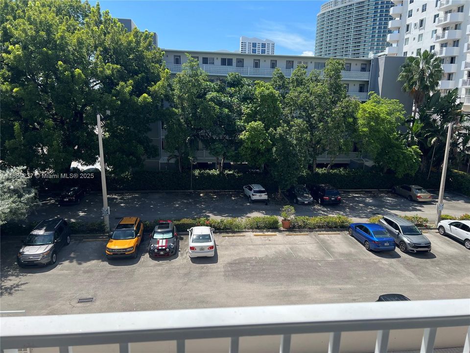 待售: $280,900 (1 贝兹, 1 浴室, 730 平方英尺)