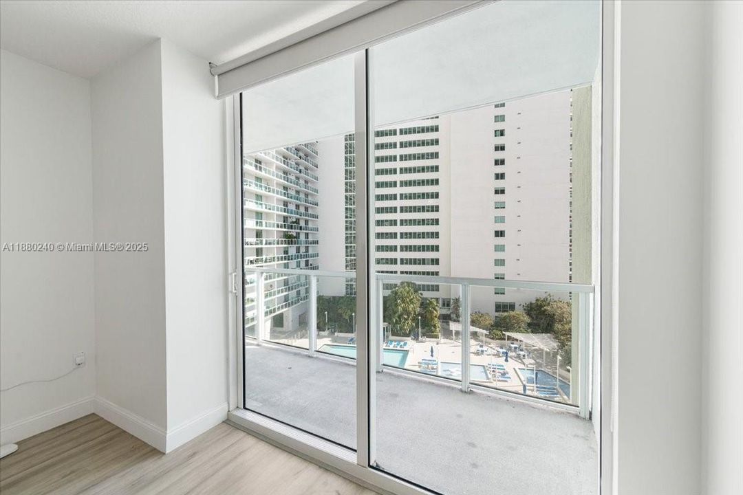 For Sale: $415,000 (1 beds, 1 baths, 838 Square Feet)