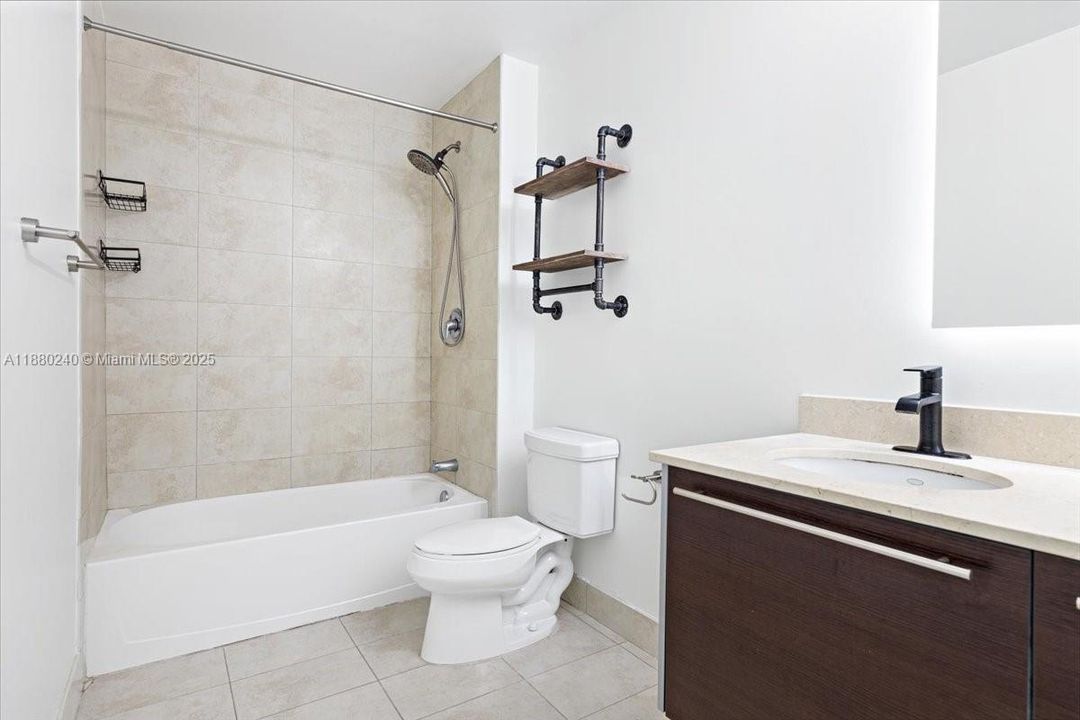 For Sale: $415,000 (1 beds, 1 baths, 838 Square Feet)