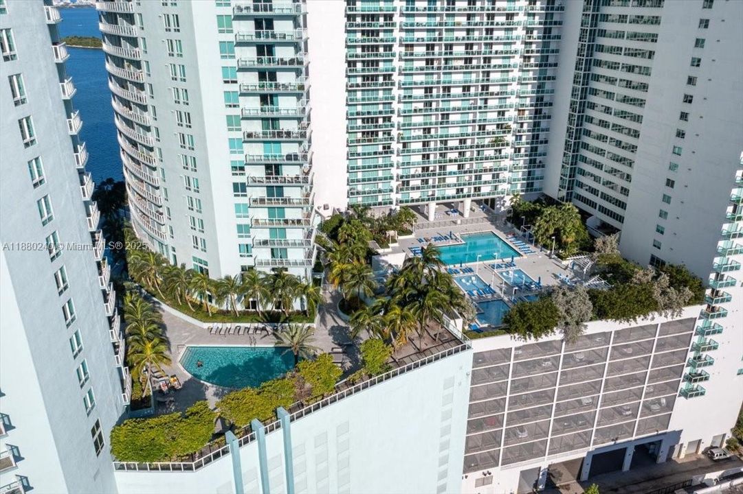 For Sale: $415,000 (1 beds, 1 baths, 838 Square Feet)