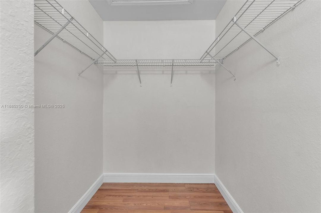 Recently Sold: $249,900 (3 beds, 2 baths, 1302 Square Feet)