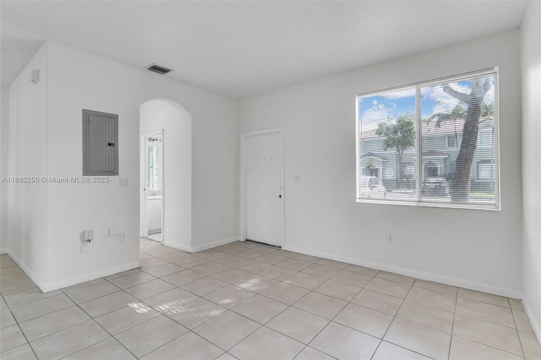 Recently Sold: $249,900 (3 beds, 2 baths, 1302 Square Feet)