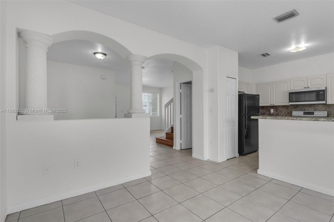 Recently Sold: $249,900 (3 beds, 2 baths, 1302 Square Feet)