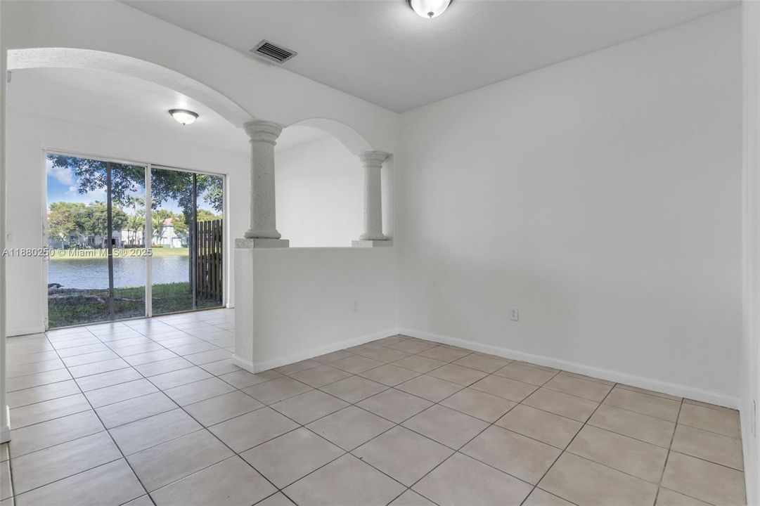 Recently Sold: $249,900 (3 beds, 2 baths, 1302 Square Feet)