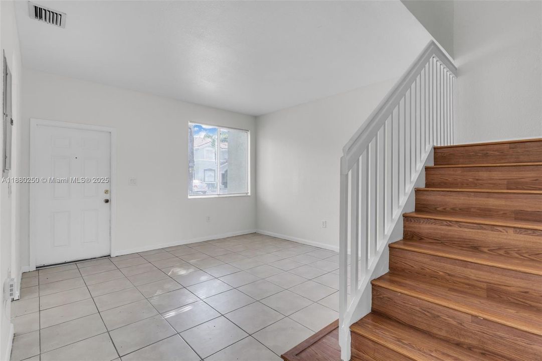 Recently Sold: $249,900 (3 beds, 2 baths, 1302 Square Feet)