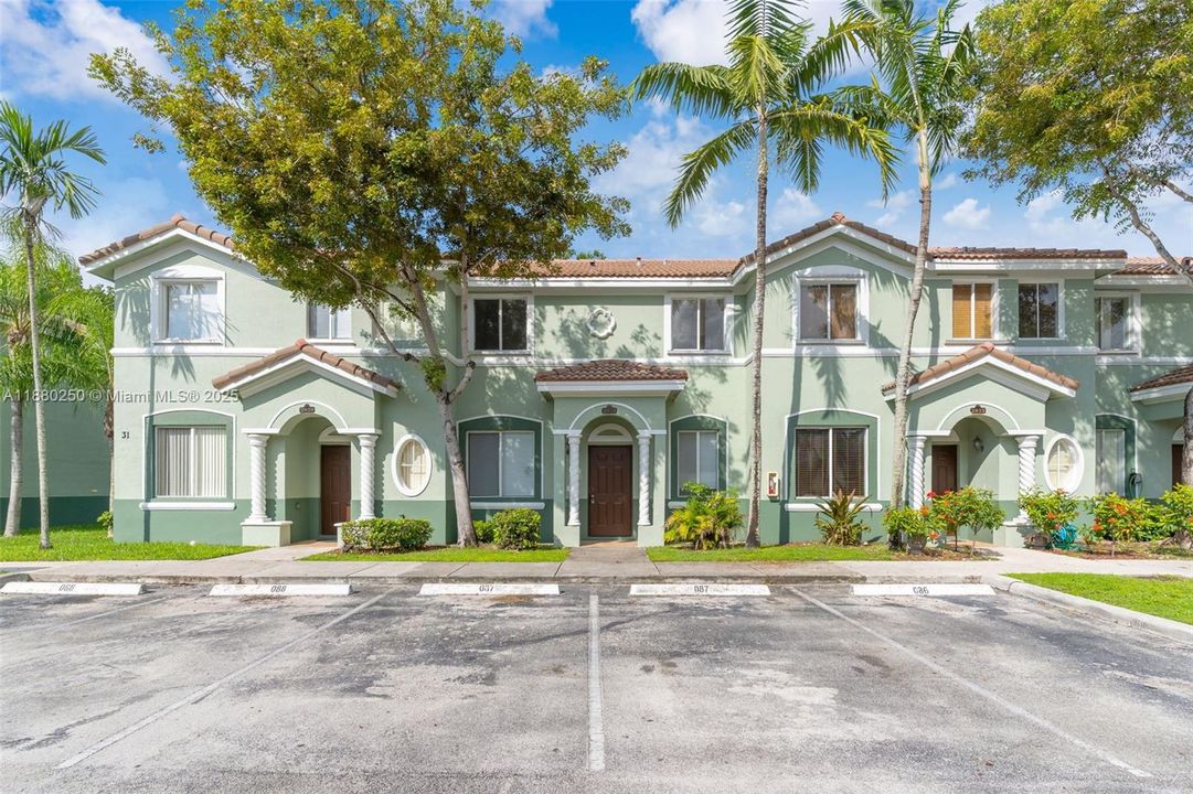 Recently Sold: $249,900 (3 beds, 2 baths, 1302 Square Feet)