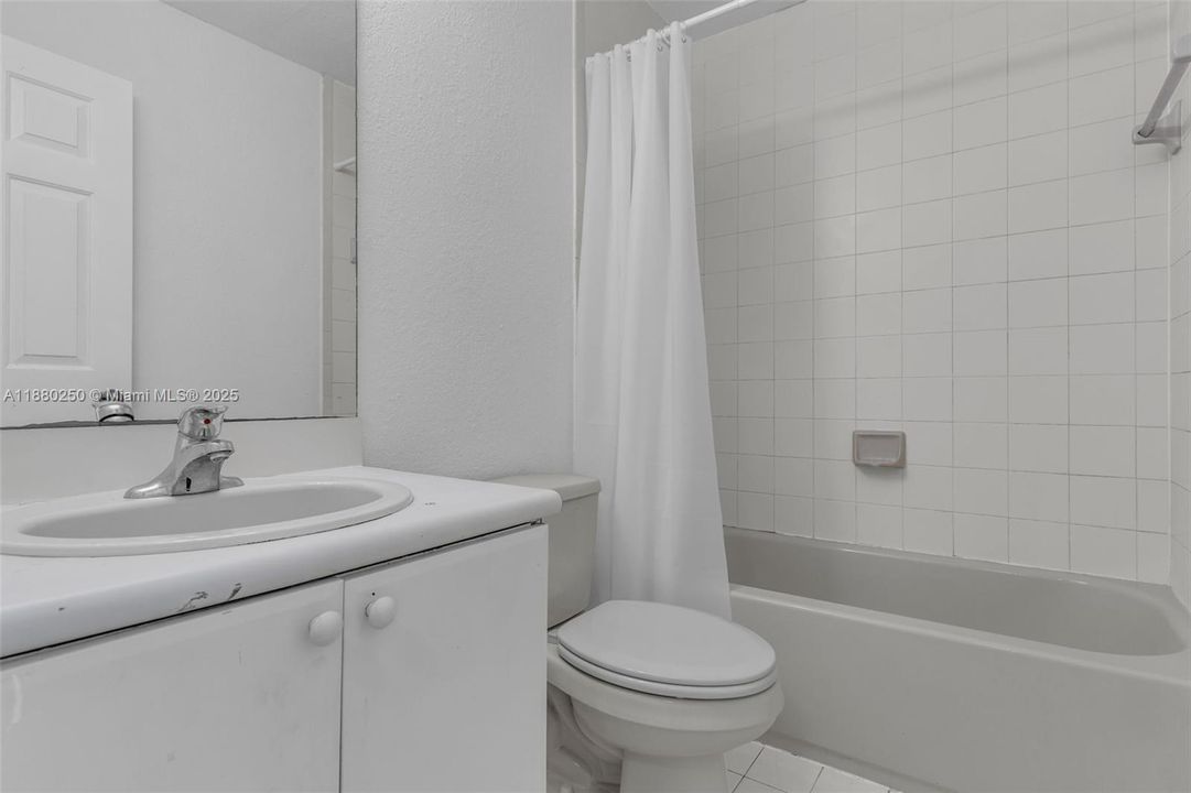 Recently Sold: $249,900 (3 beds, 2 baths, 1302 Square Feet)