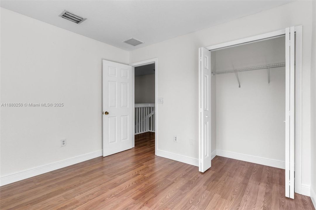 Recently Sold: $249,900 (3 beds, 2 baths, 1302 Square Feet)