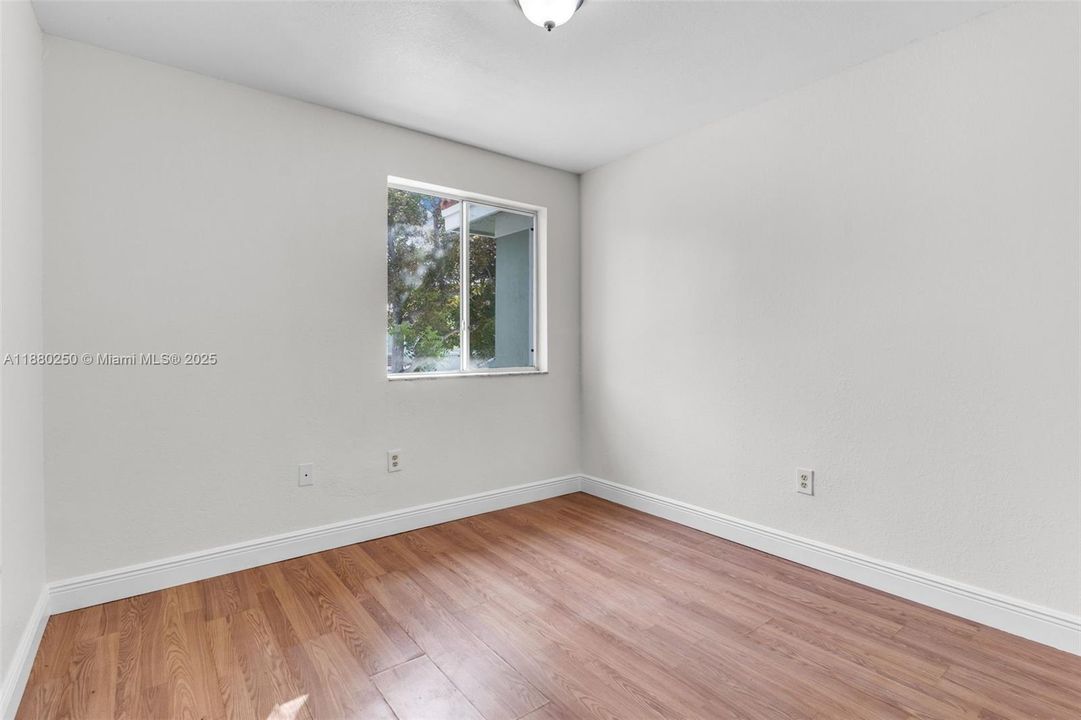 Recently Sold: $249,900 (3 beds, 2 baths, 1302 Square Feet)