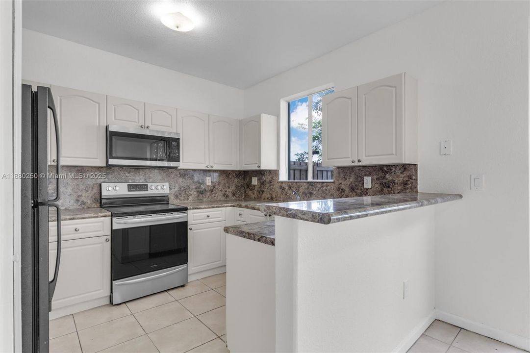 Recently Sold: $249,900 (3 beds, 2 baths, 1302 Square Feet)