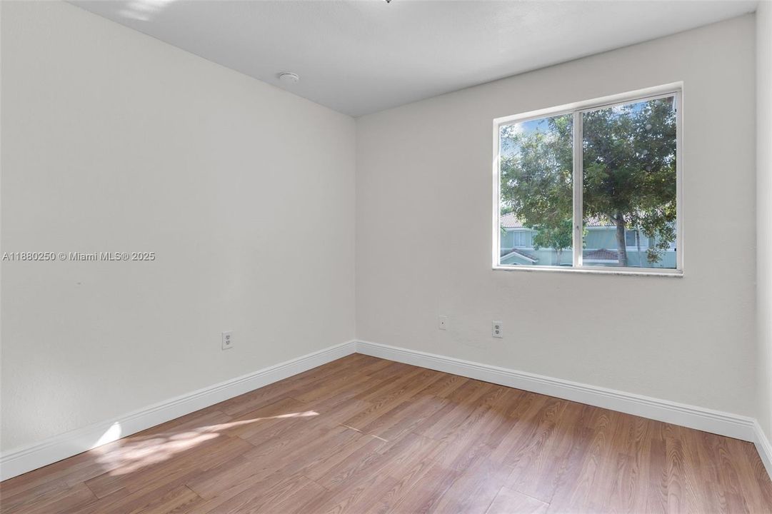 Recently Sold: $249,900 (3 beds, 2 baths, 1302 Square Feet)