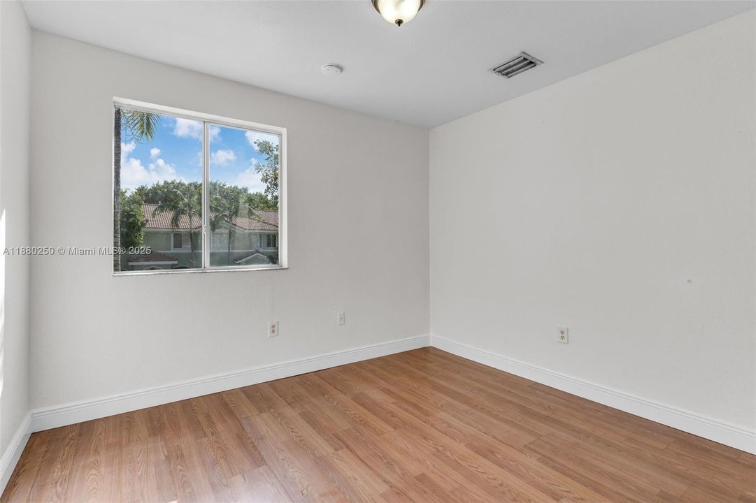 Recently Sold: $249,900 (3 beds, 2 baths, 1302 Square Feet)