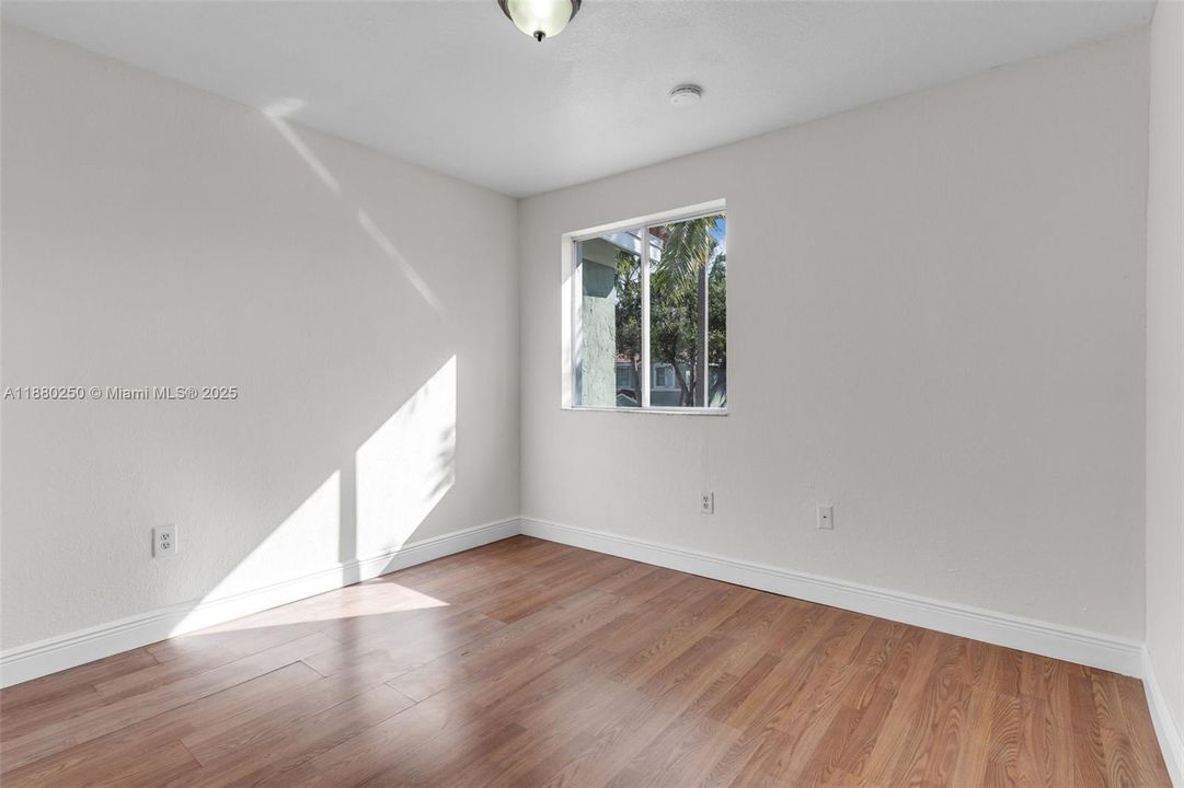 Recently Sold: $249,900 (3 beds, 2 baths, 1302 Square Feet)