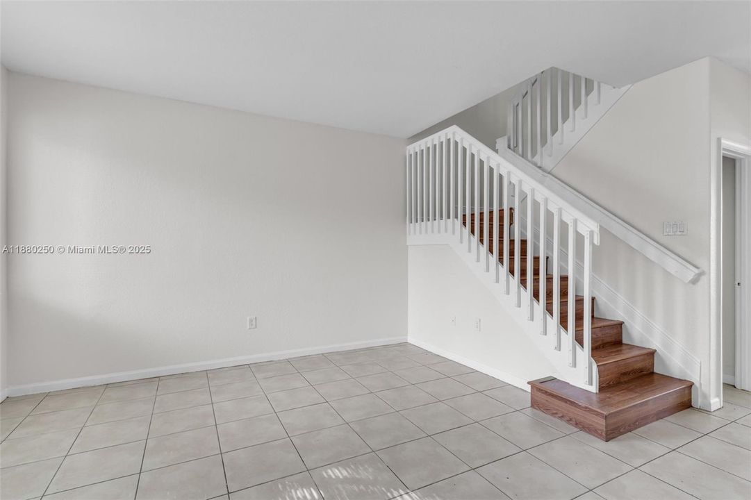 Recently Sold: $249,900 (3 beds, 2 baths, 1302 Square Feet)