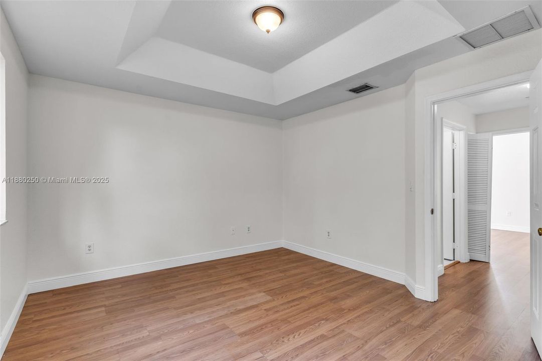 Recently Sold: $249,900 (3 beds, 2 baths, 1302 Square Feet)