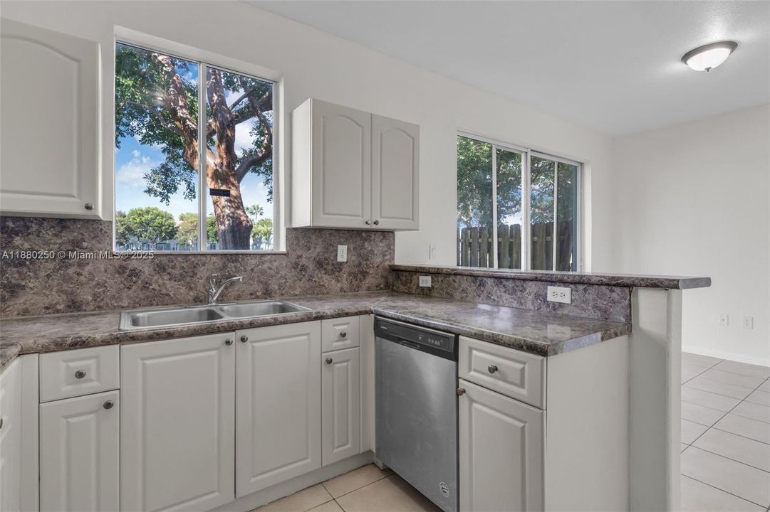 Recently Sold: $249,900 (3 beds, 2 baths, 1302 Square Feet)