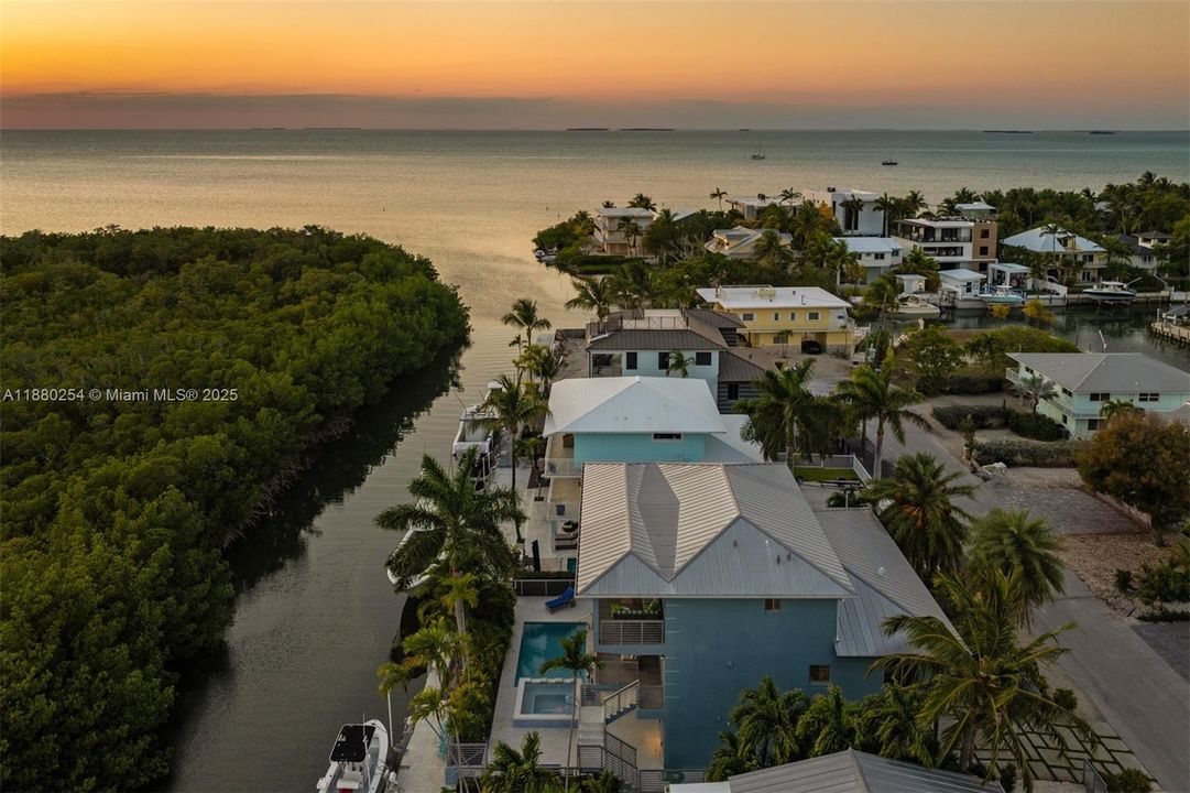 En Venta: $3,795,000 (5 camas, 5 baños, 3398 Pies cuadrados)