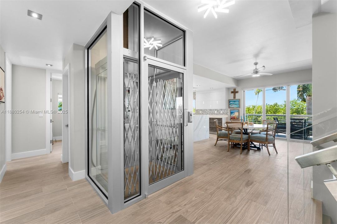 En Venta: $3,795,000 (5 camas, 5 baños, 3398 Pies cuadrados)