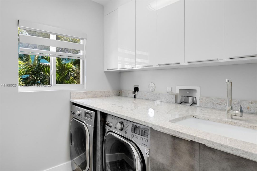 En Venta: $3,795,000 (5 camas, 5 baños, 3398 Pies cuadrados)