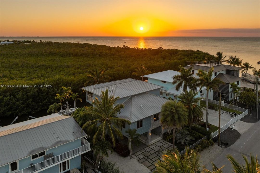 En Venta: $3,795,000 (5 camas, 5 baños, 3398 Pies cuadrados)