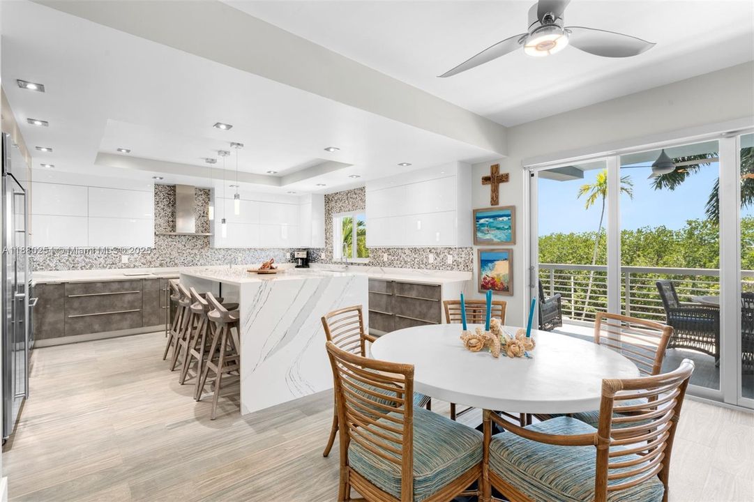 En Venta: $3,795,000 (5 camas, 5 baños, 3398 Pies cuadrados)