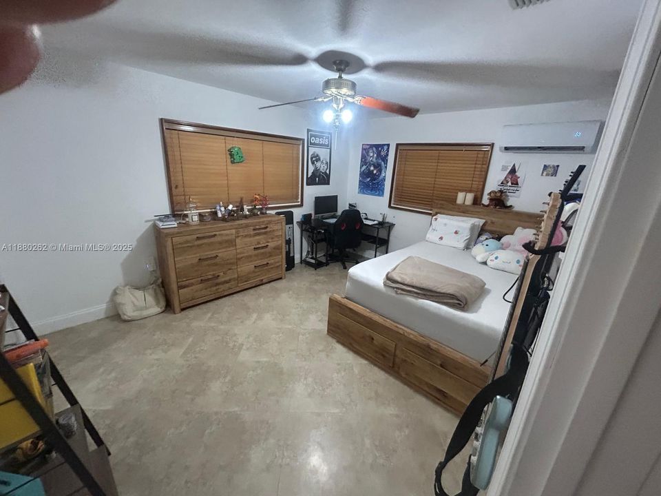 出租: $3,995 (4 贝兹, 2 浴室, 2024 平方英尺)