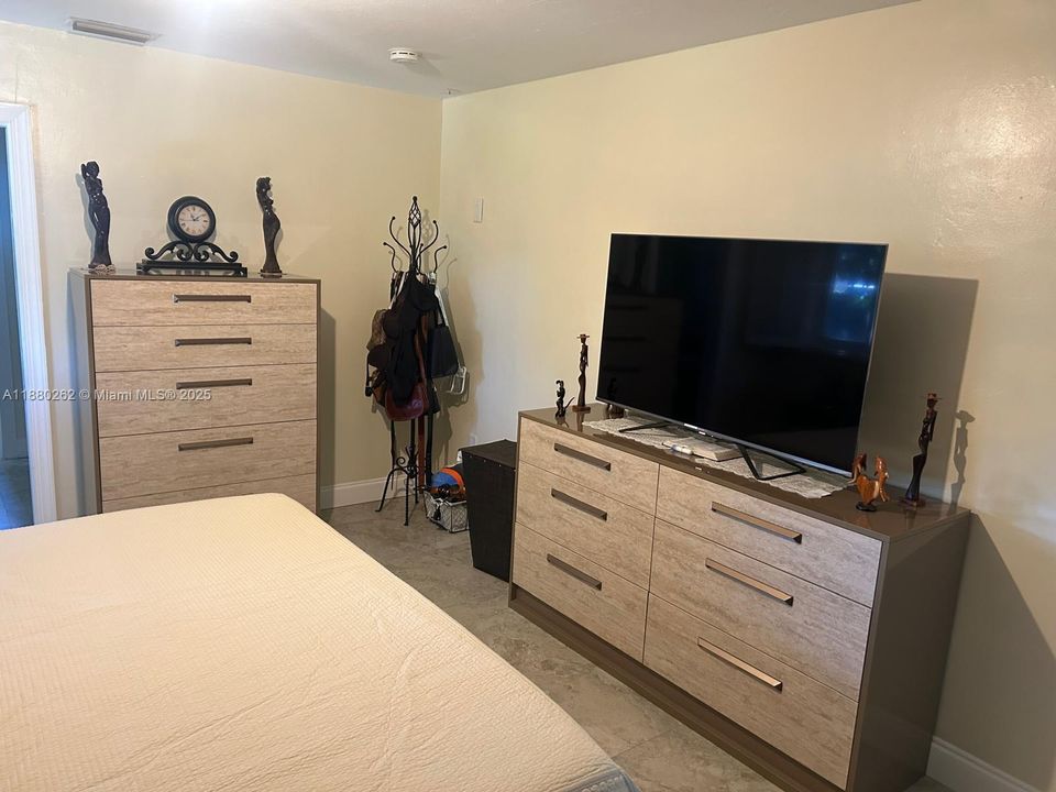 出租: $3,995 (4 贝兹, 2 浴室, 2024 平方英尺)