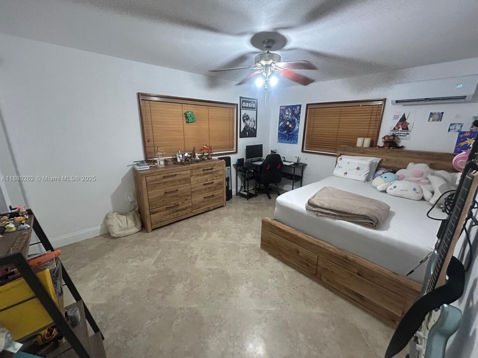 出租: $3,995 (4 贝兹, 2 浴室, 2024 平方英尺)