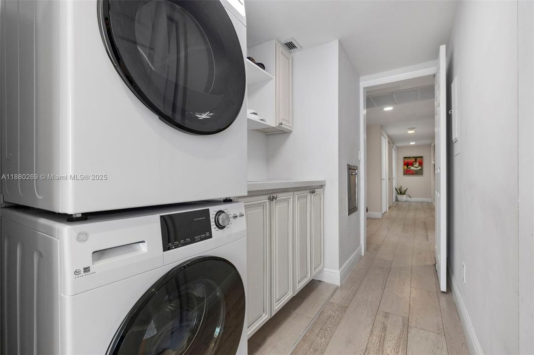 Active With Contract: $875,000 (2 beds, 2 baths, 2210 Square Feet)