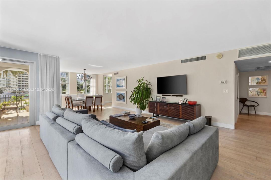 Active With Contract: $875,000 (2 beds, 2 baths, 2210 Square Feet)