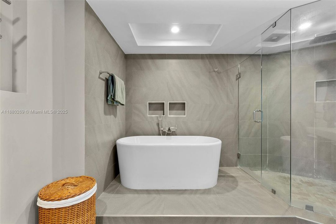 Active With Contract: $875,000 (2 beds, 2 baths, 2210 Square Feet)