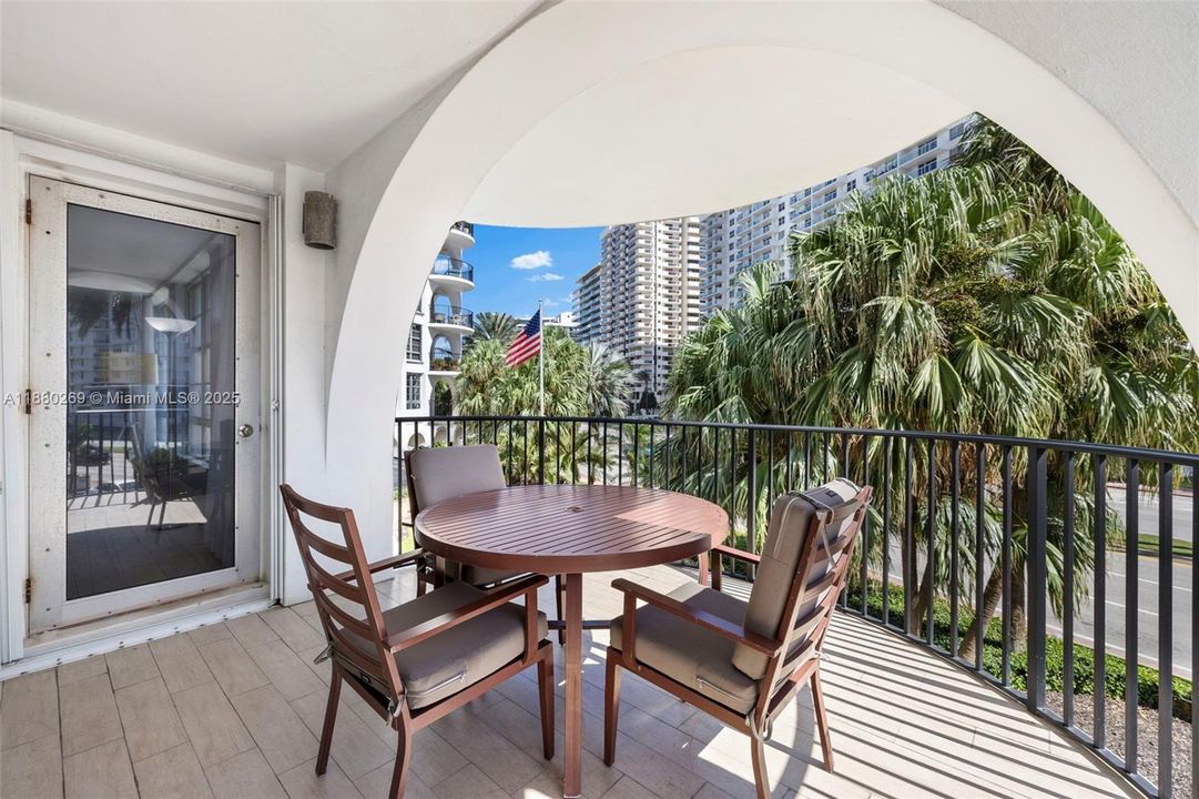 Active With Contract: $875,000 (2 beds, 2 baths, 2210 Square Feet)